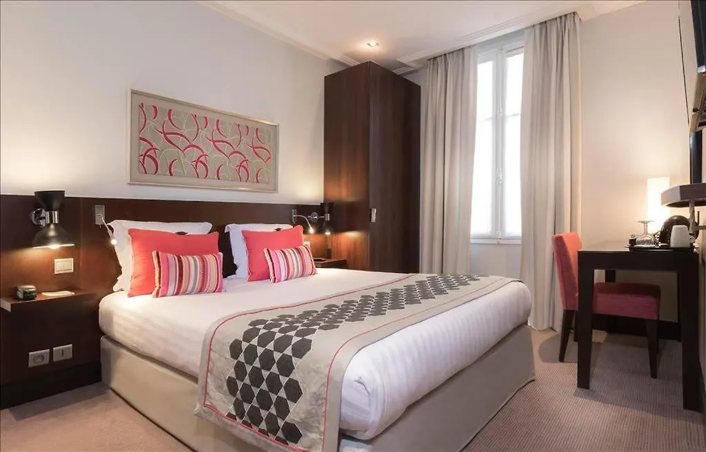 Luxury Montaigne Apartment Paris France