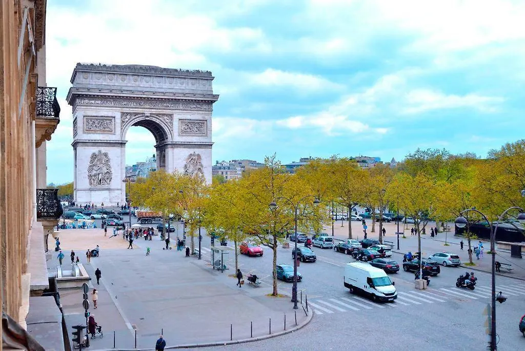Luxury Montaigne Apartment Paris