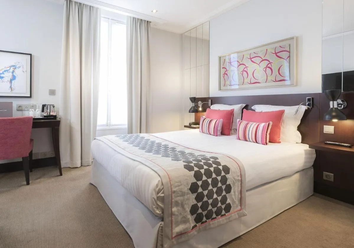 Luxury Montaigne Apartment Paris France