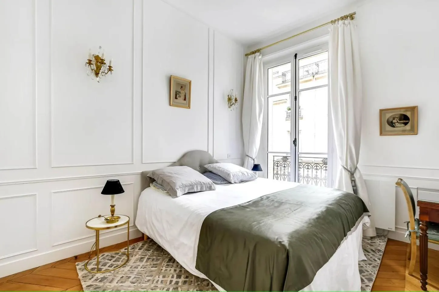 Luxury Montaigne Apartment Paris