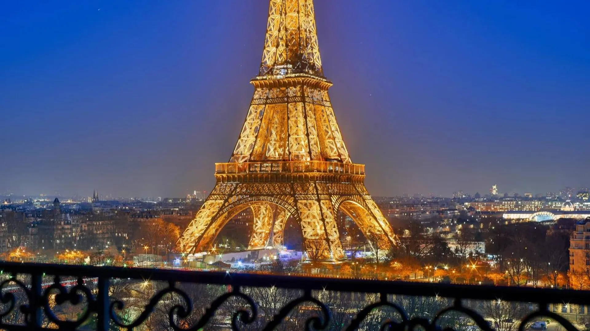 Luxury Montaigne Apartment Paris