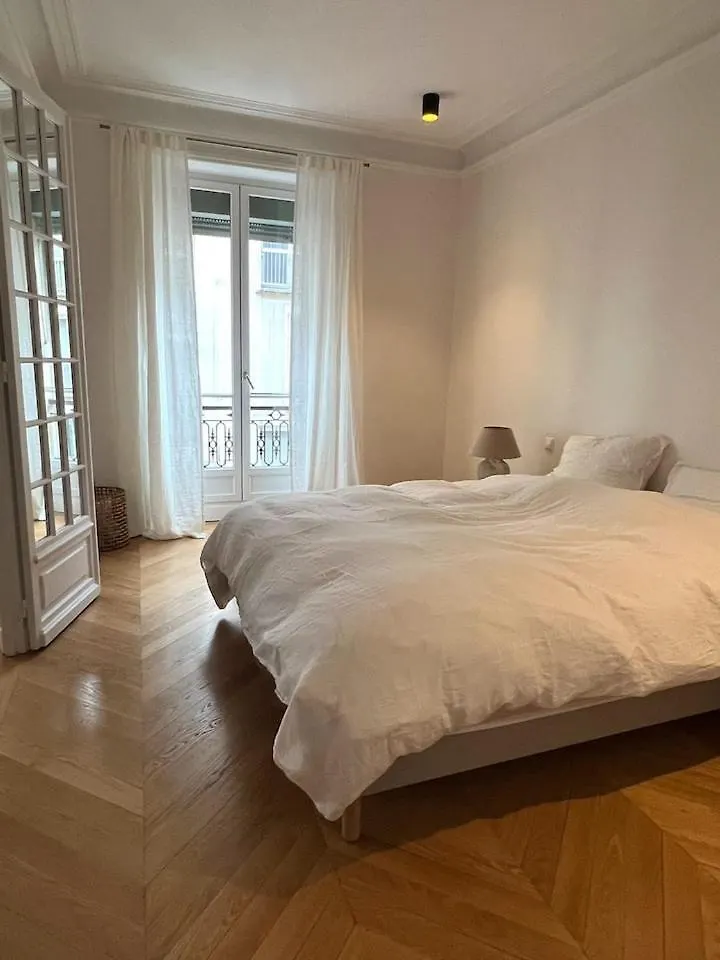 Luxury Montaigne Apartment Paris France