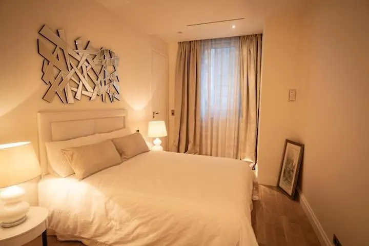 Luxury Montaigne Apartment Paris