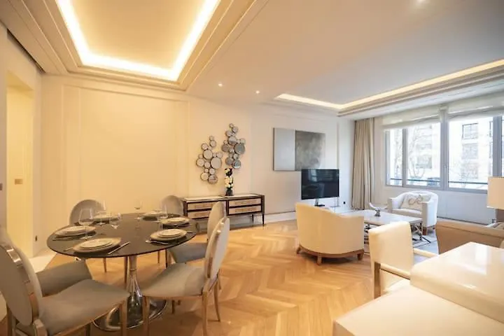 Luxury Montaigne Apartment Paris