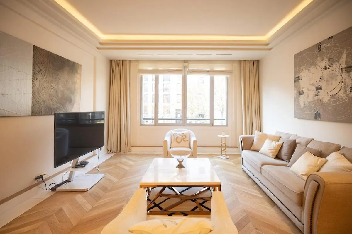 Luxury Montaigne Apartment Paris
